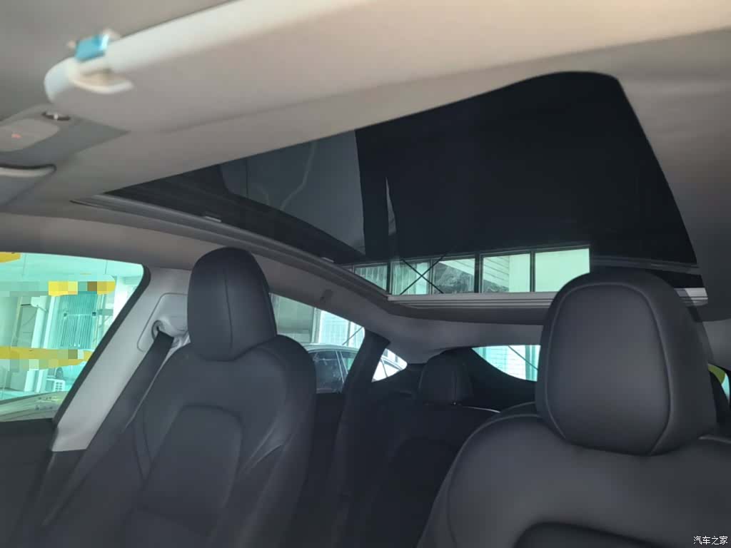 Tesla Model Y, 2024 18
