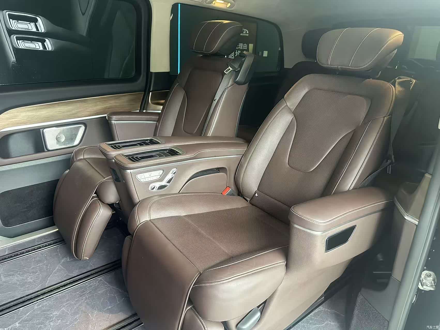 Mercedes-Benz V-Class, 2024 10