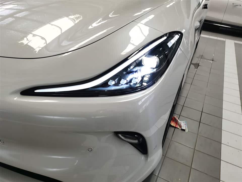 IM Motors Zhiji LS6 IM Motors Zhiji LS6