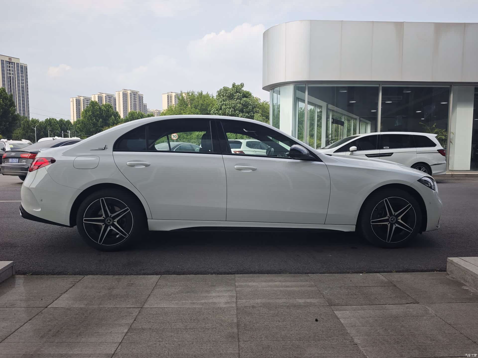 Mercedes-Benz C-Class, 2024 4