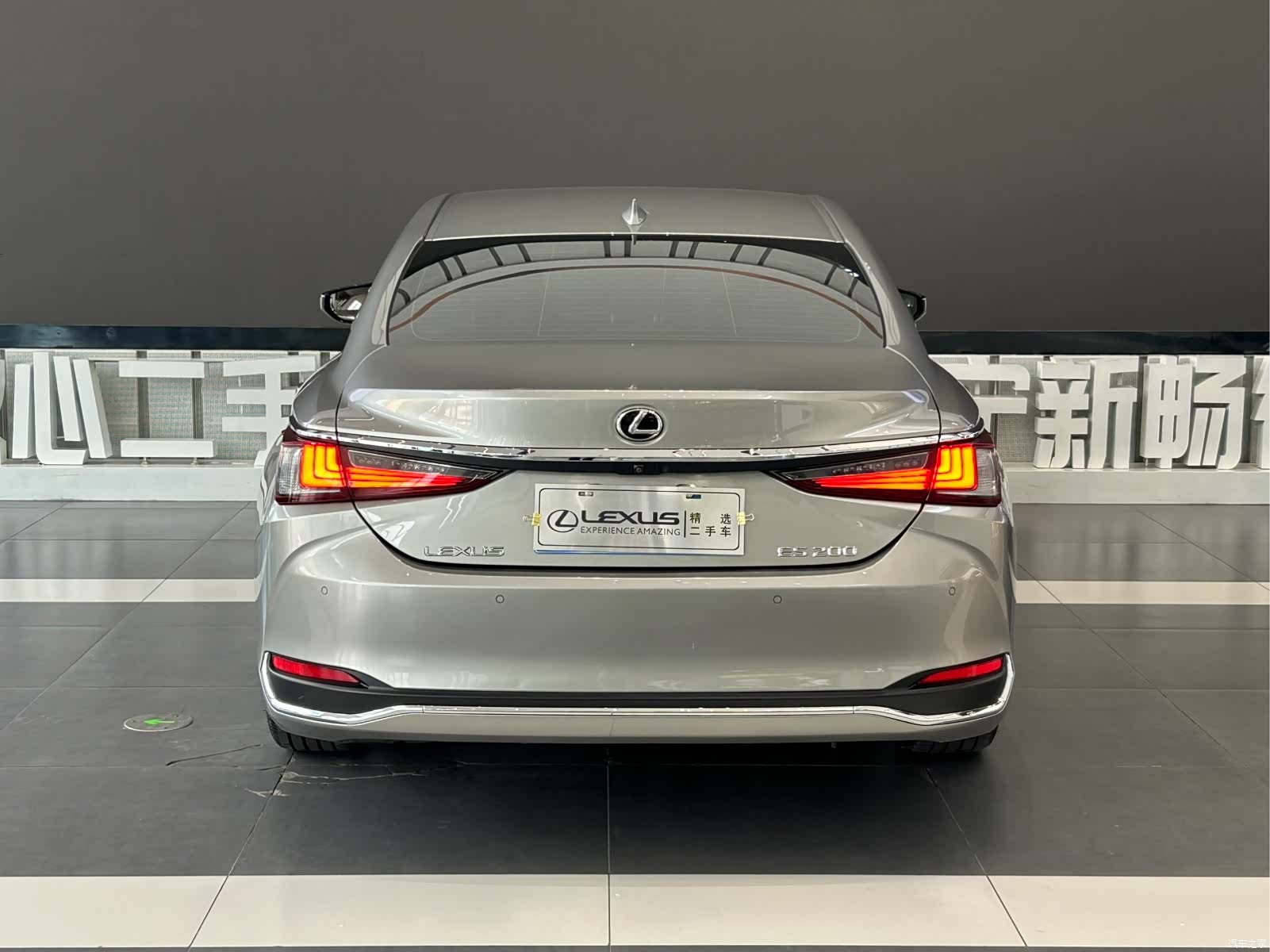Lexus ES, 2019 все фото