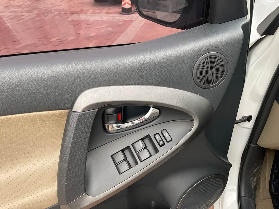 Toyota RAV4 Rongfang