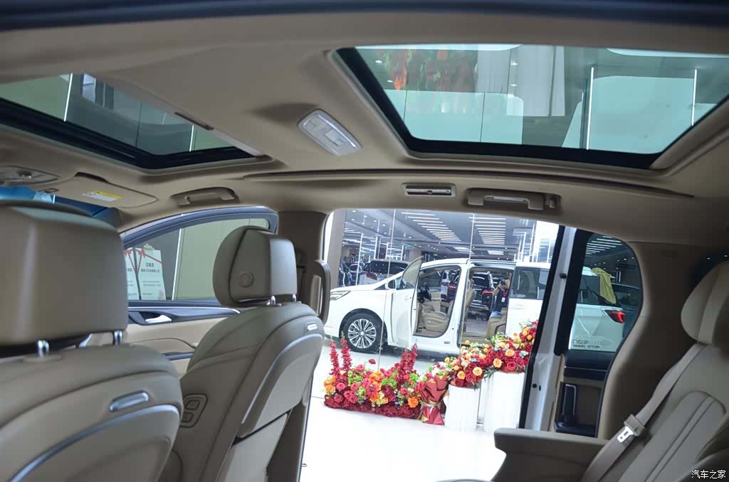 Buick GL8, 2021 13