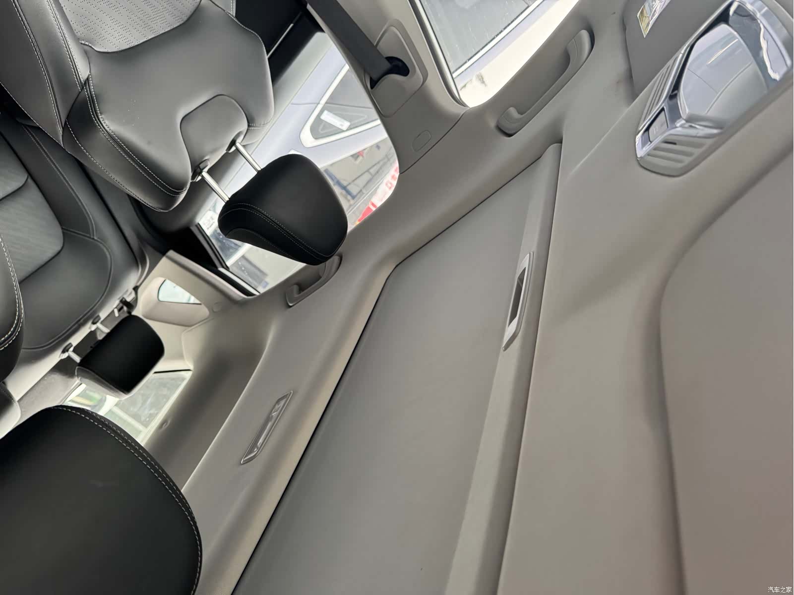Geely Emgrand, 2022 13