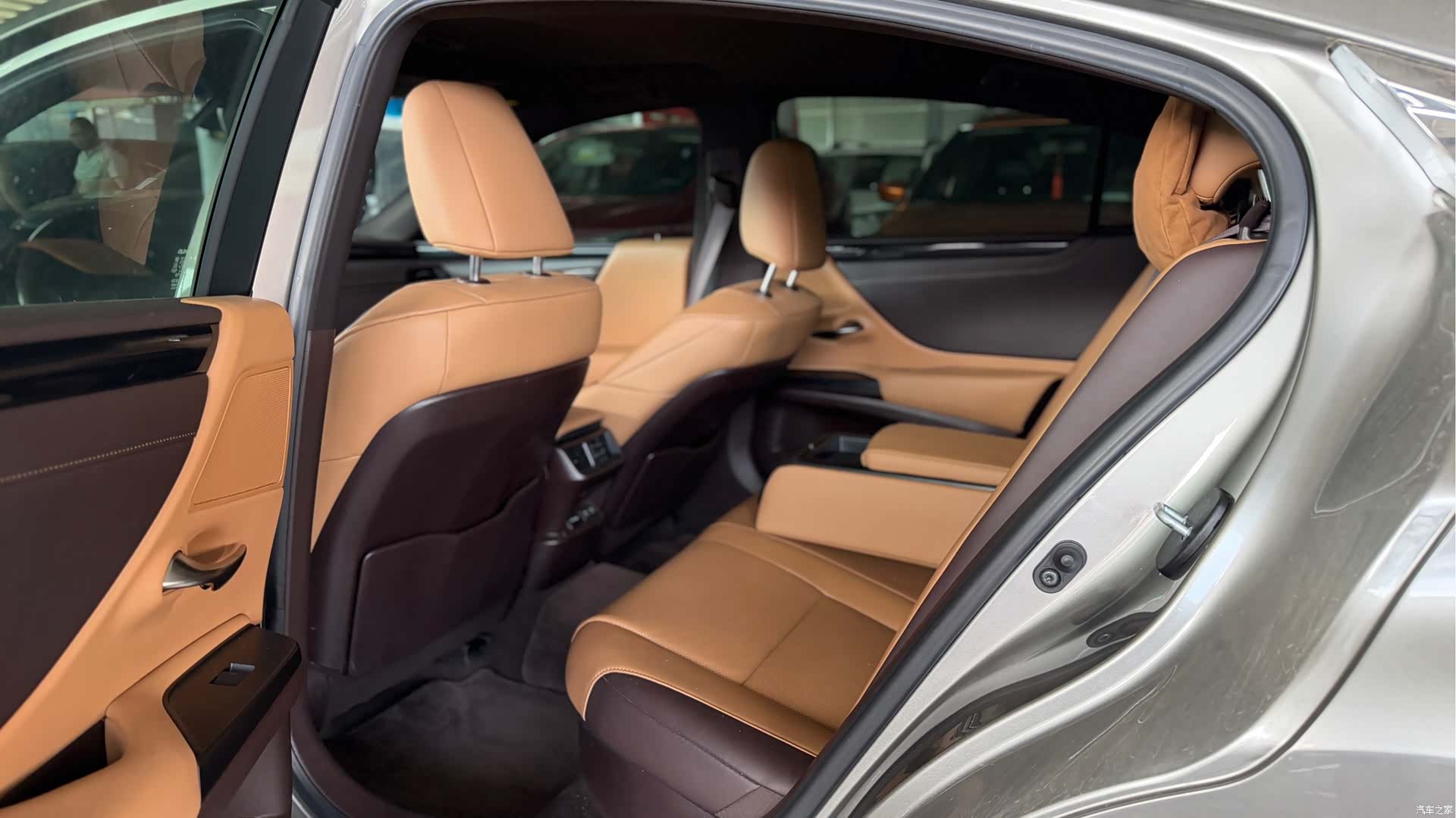 Lexus ES, 2020 все фото
