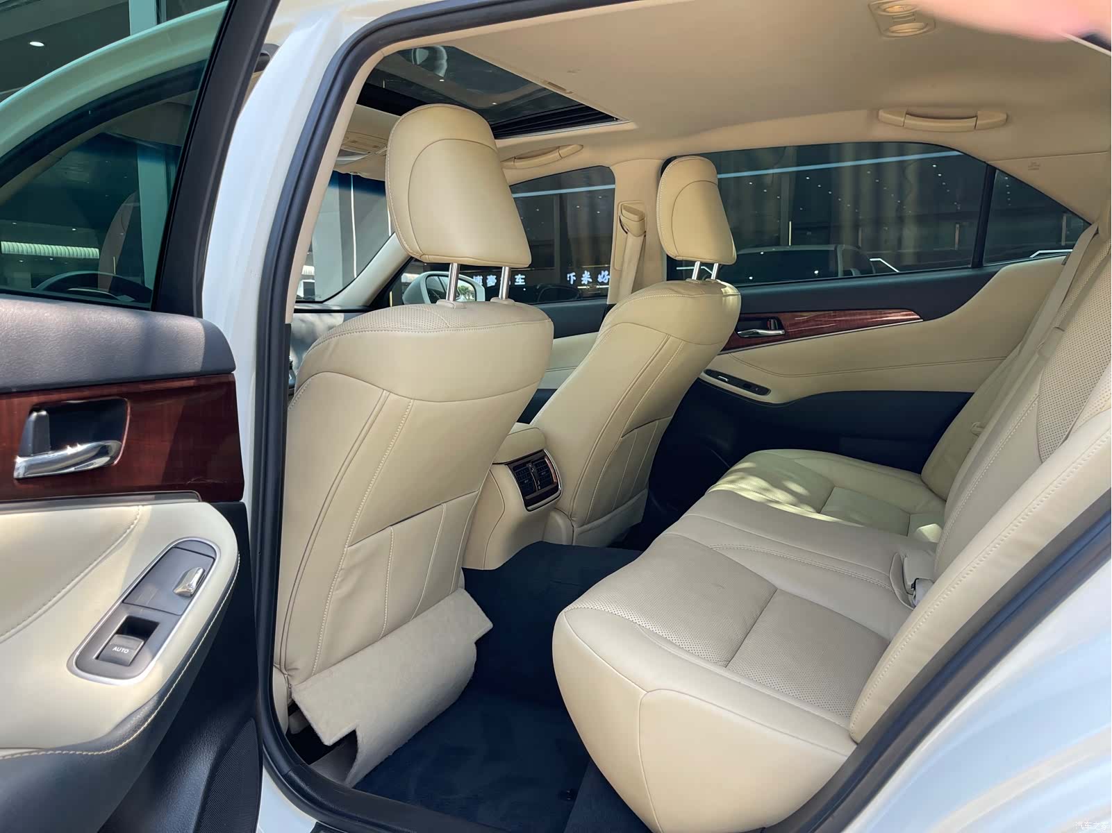 Toyota Crown, 2016 7