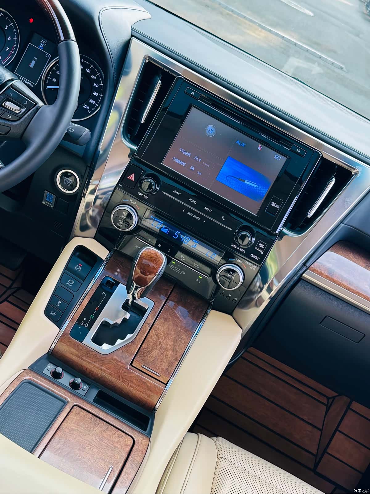 Toyota Alphard, 2018 21