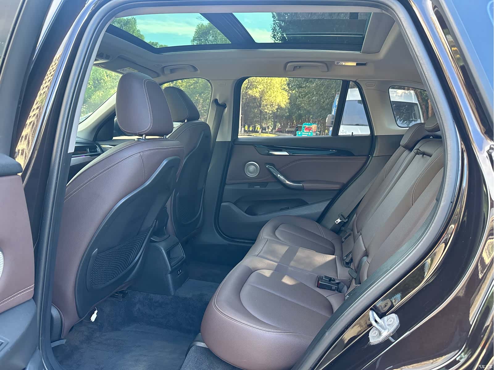 BMW X1, 2022 все фото