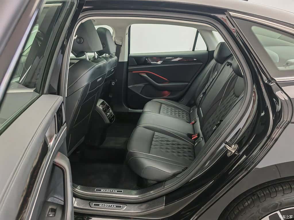 Volkswagen Magotan, 2025 15