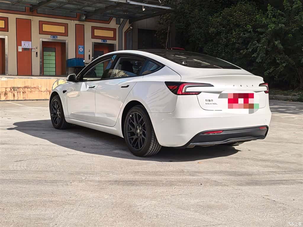 Tesla Model 3, 2025 16