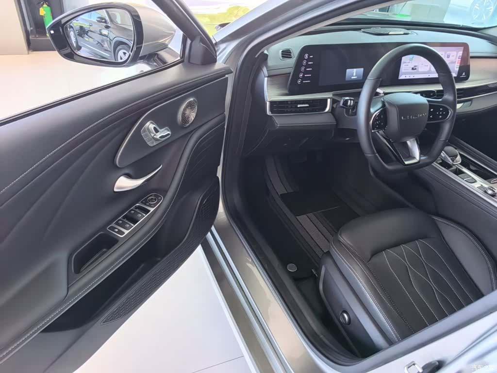 Chery Arrizo 8, 2025 16