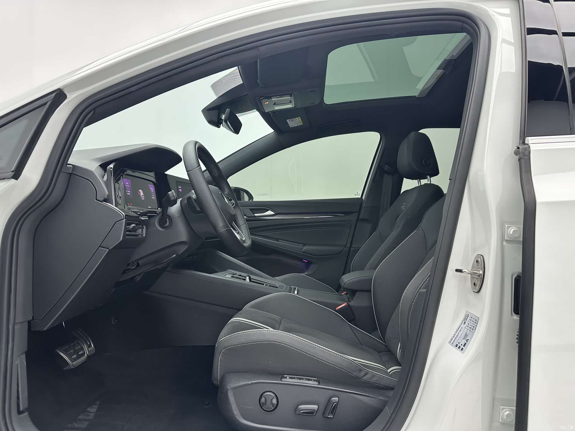 Volkswagen Golf, 2022 все фото