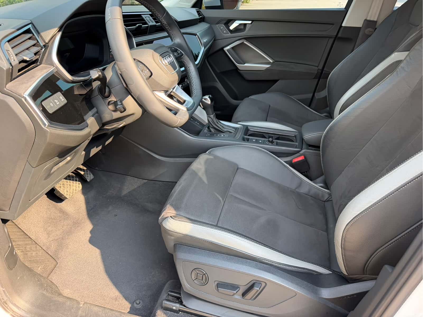 Audi Q3, 2022 11