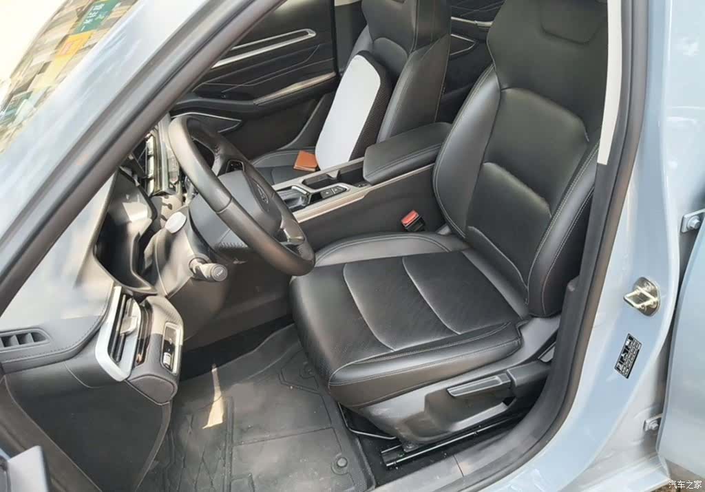 Geely Emgrand, 2023 14