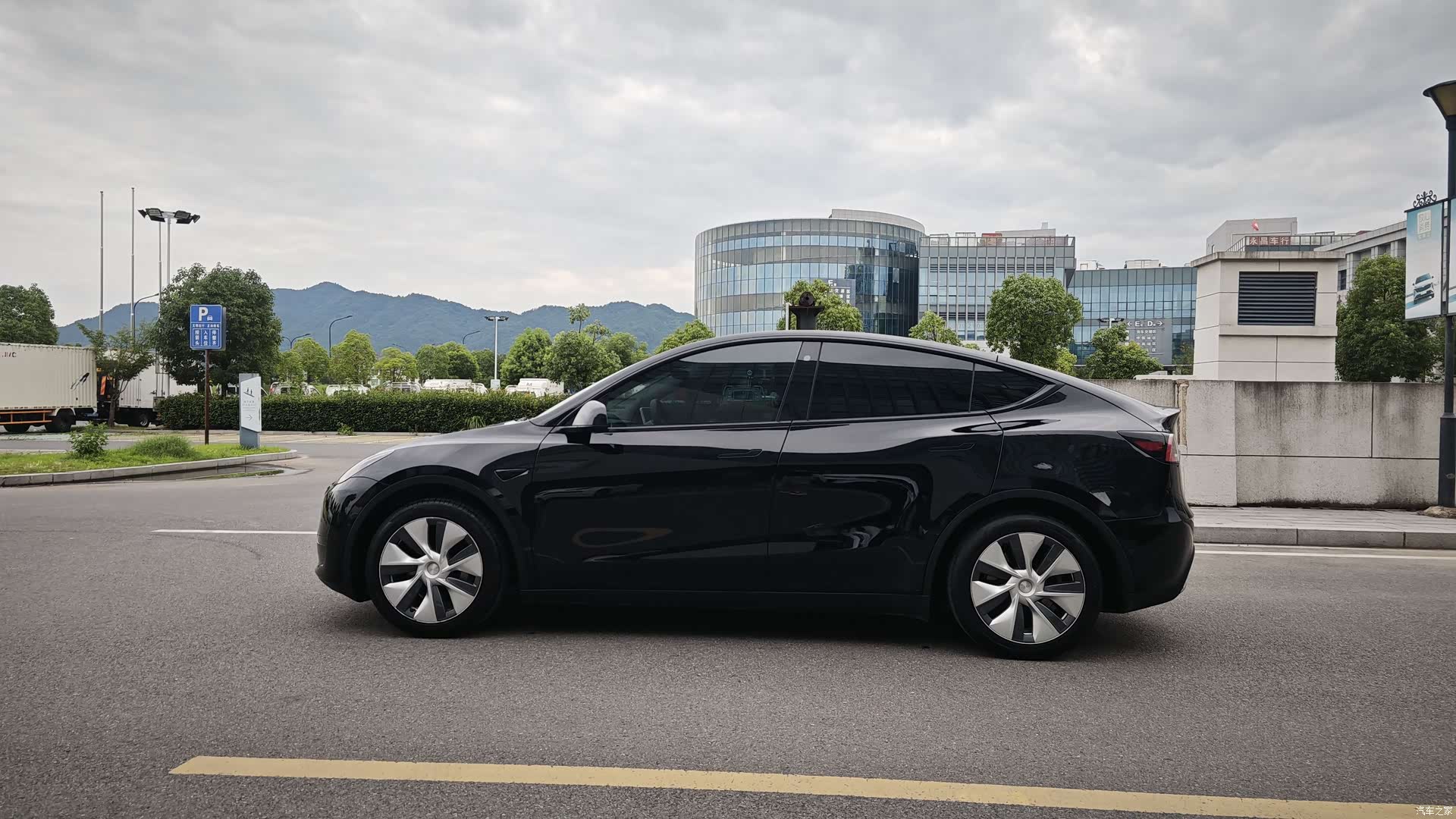 Tesla Model Y, 2023 9