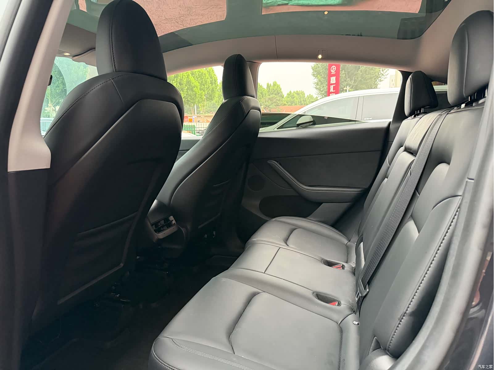 Tesla Model Y, 2025 8