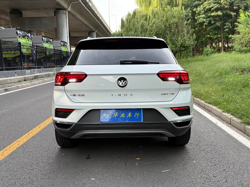 Volkswagen T-ROC exploring Songs