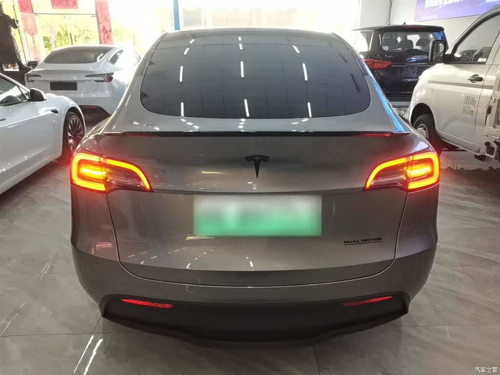 Tesla Model Y, 2024 6