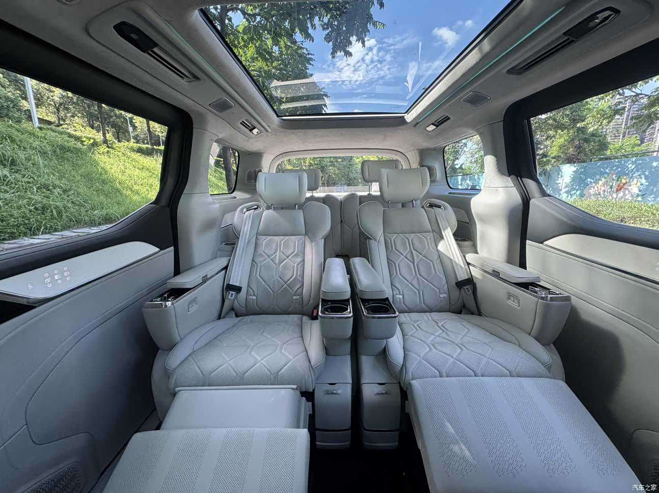 Volvo EM90, 2024 15