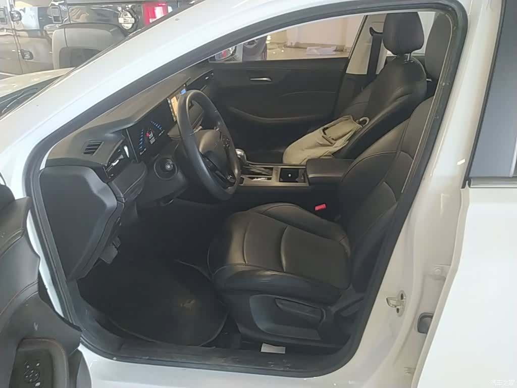 Roewe i5, 2025 15