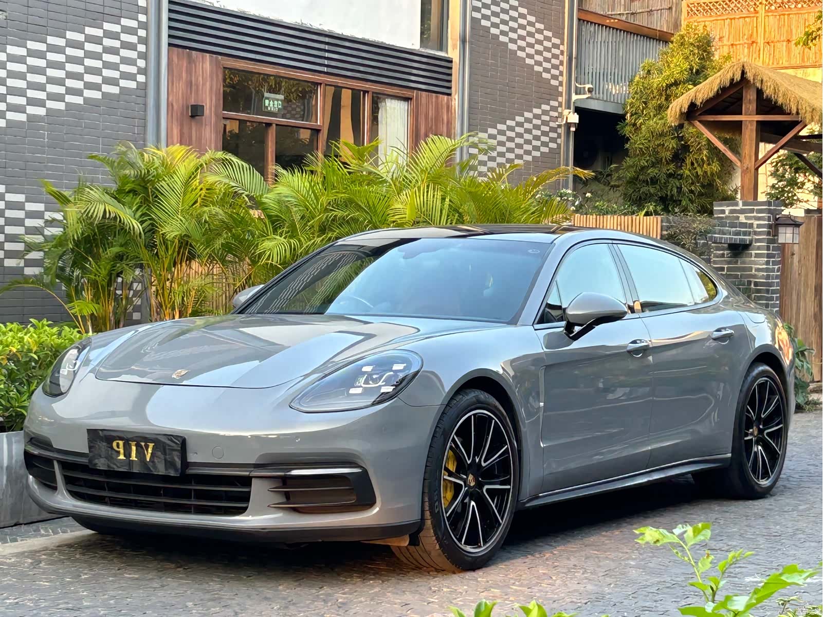 Porsche Panamera, 2018 1