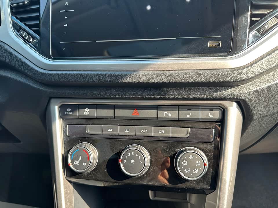 Volkswagen T-ROC exploring Songs