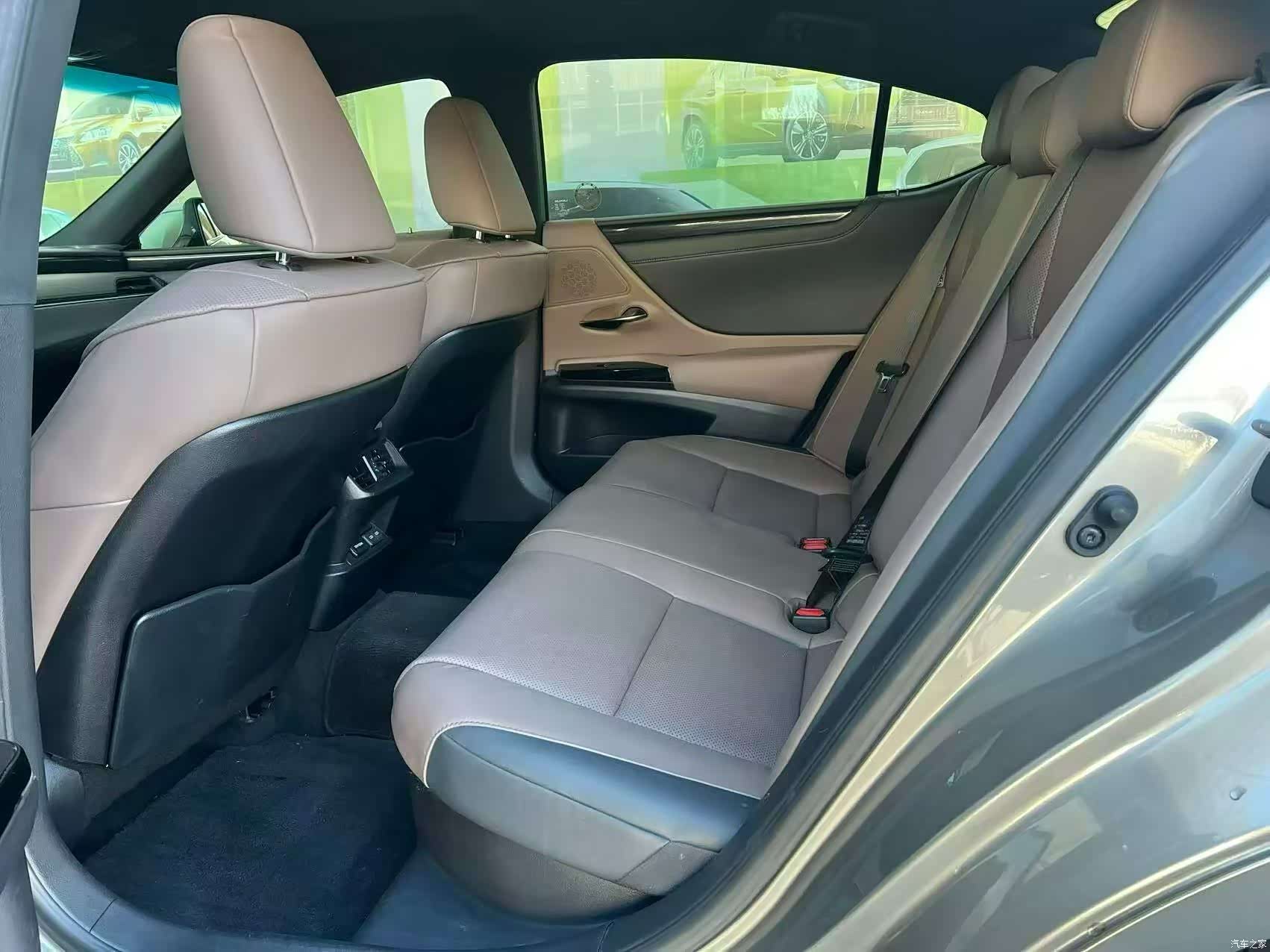 Lexus ES, 2025 7