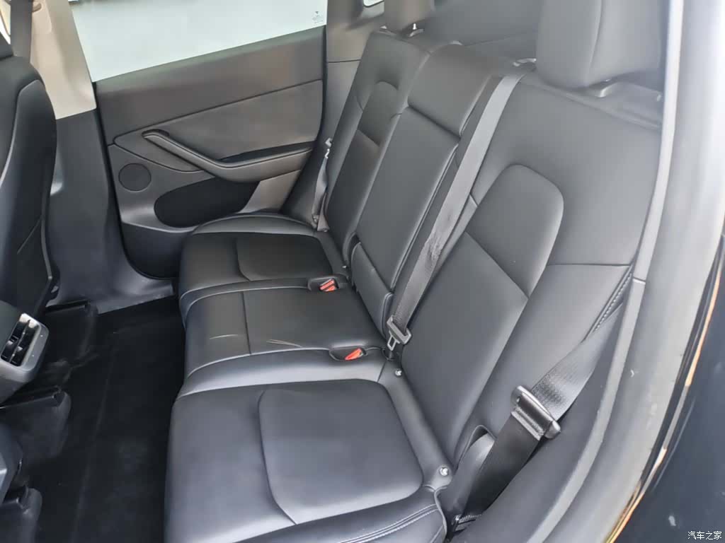 Tesla Model Y, 2023 17