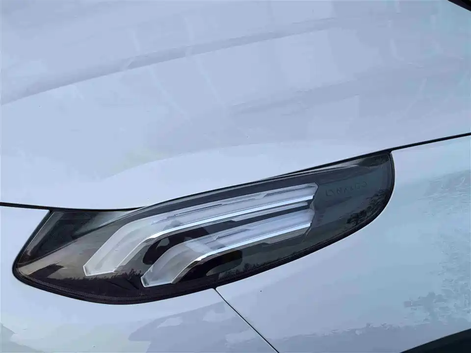 Lynk & Co 02