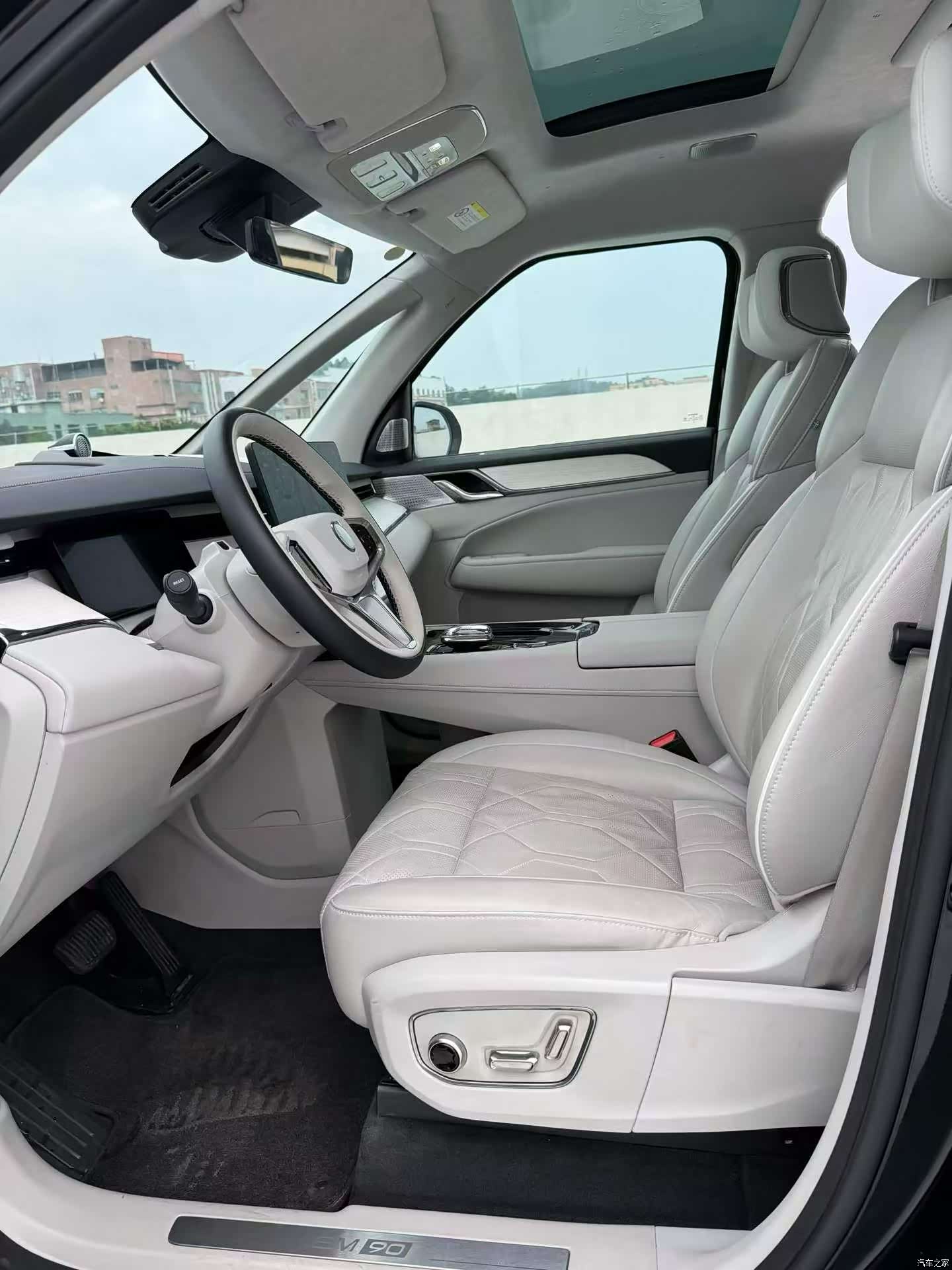 Volvo EM90, 2024 4