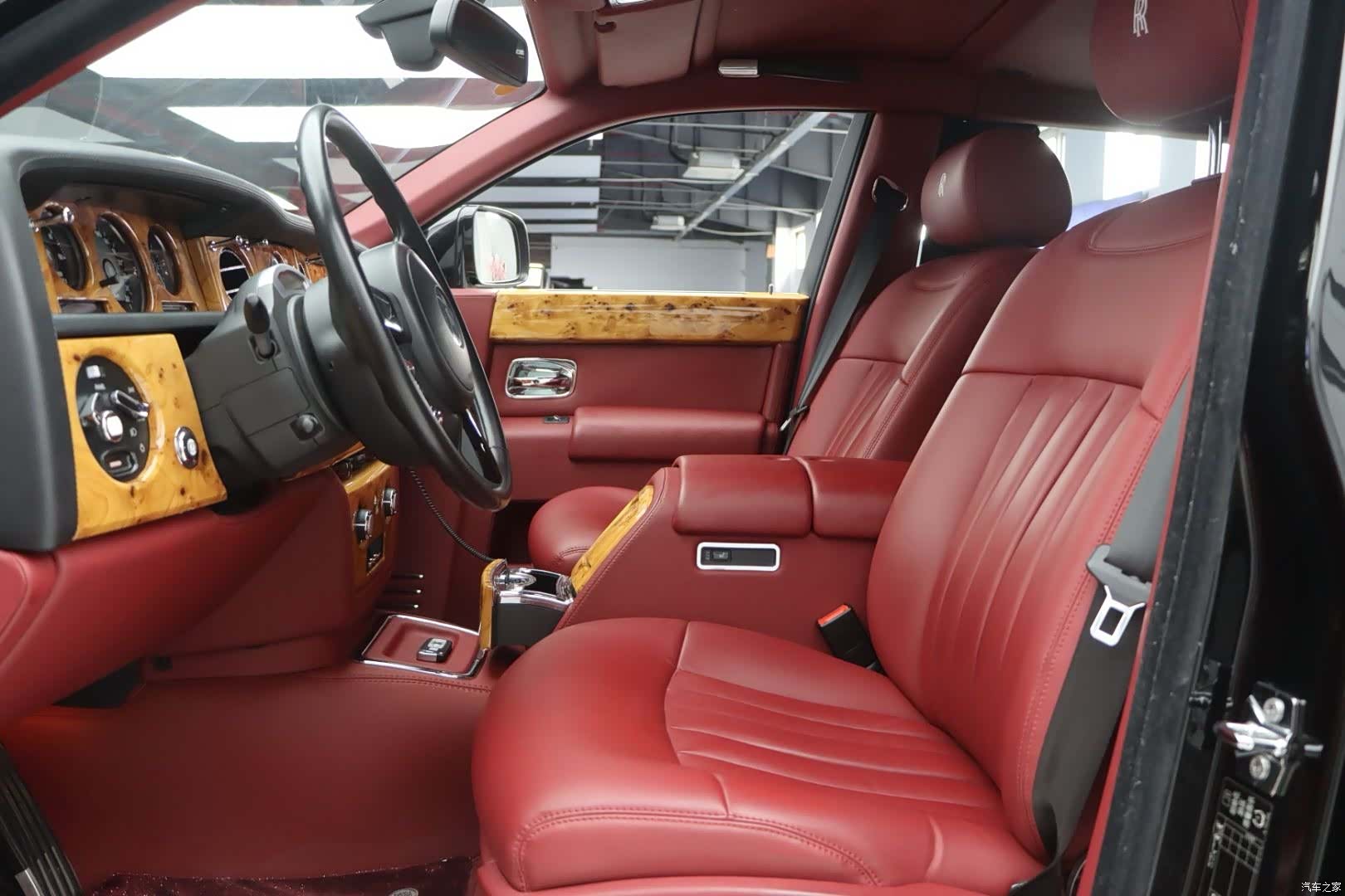 Rolls-Royce Phantom, 2011 все фото