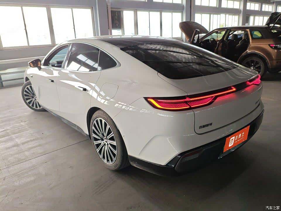 Geely 8, 2025 8