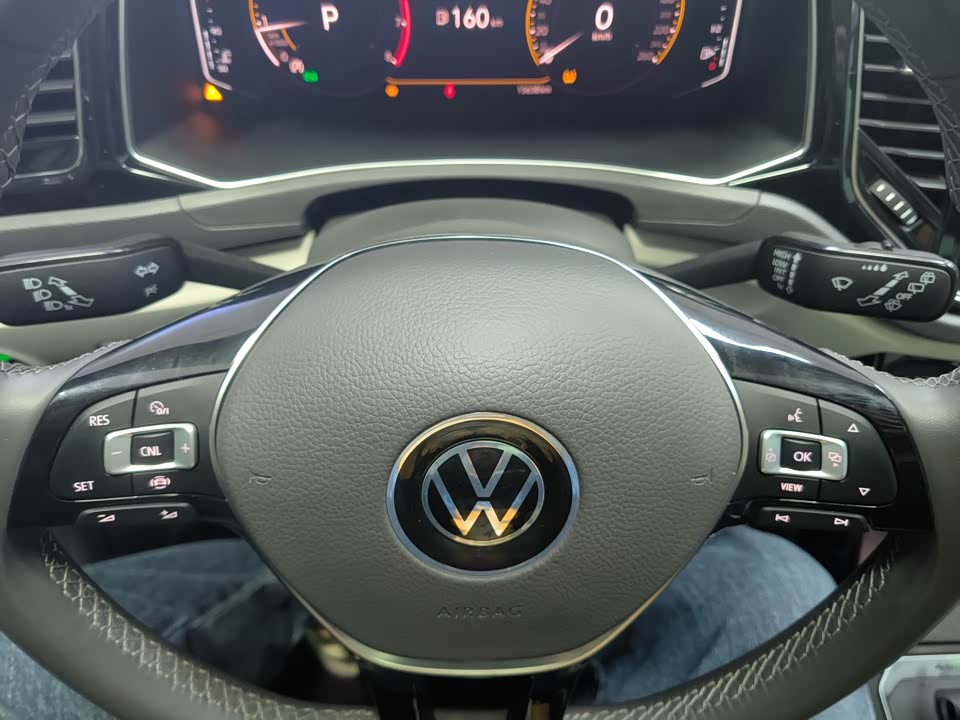 Volkswagen T-ROC exploring Songs