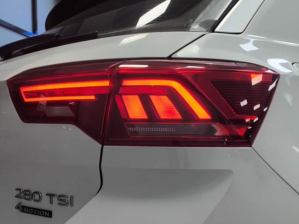 Volkswagen T-ROC exploring Songs