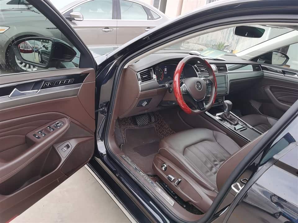 Volkswagen Huiang
