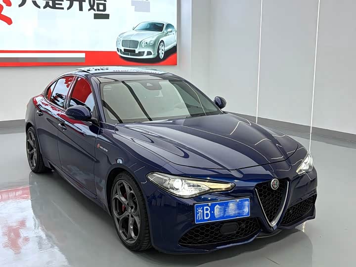Alfa Romeo Giulia 2017 2.0T 200HP jing ying ban