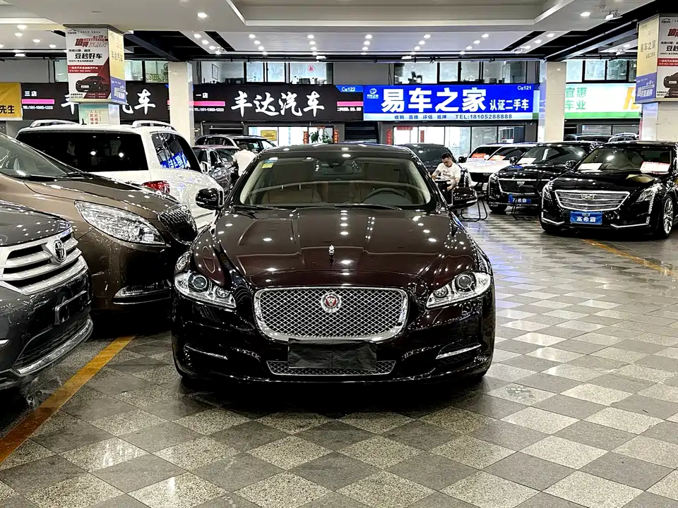 Jaguar XJ