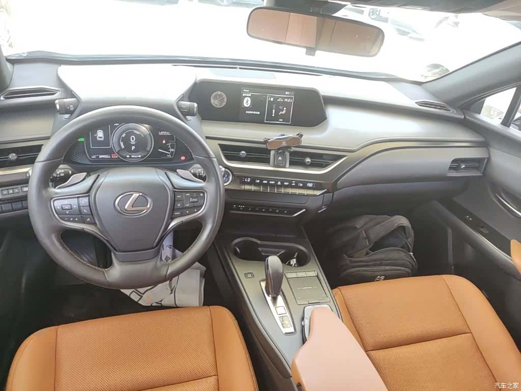Lexus UX, 2021 10