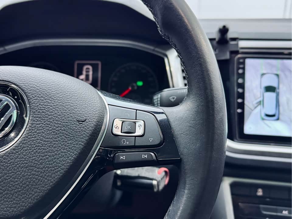 Volkswagen T-ROC exploring Songs