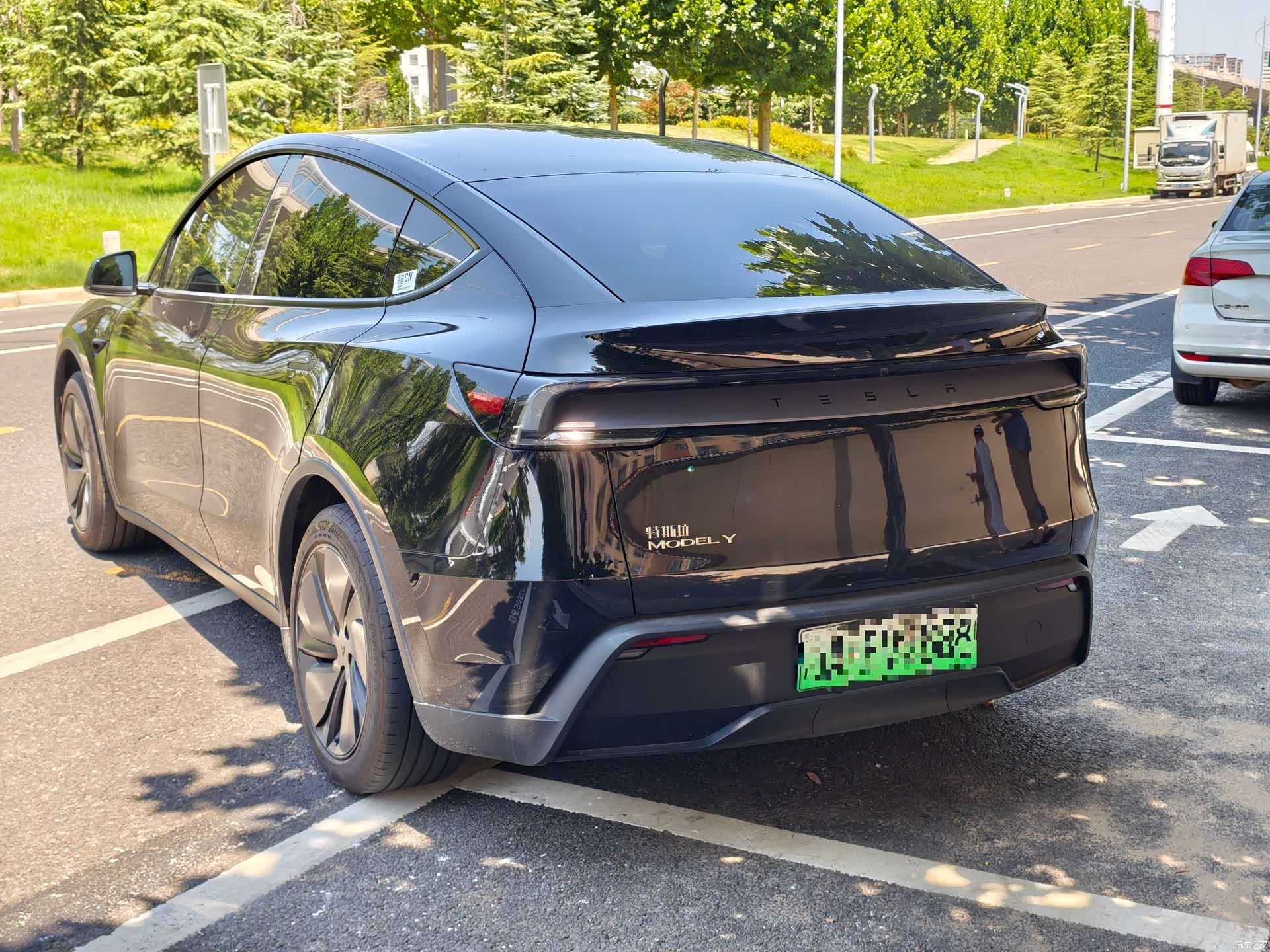 Tesla Model Y, 2025 11
