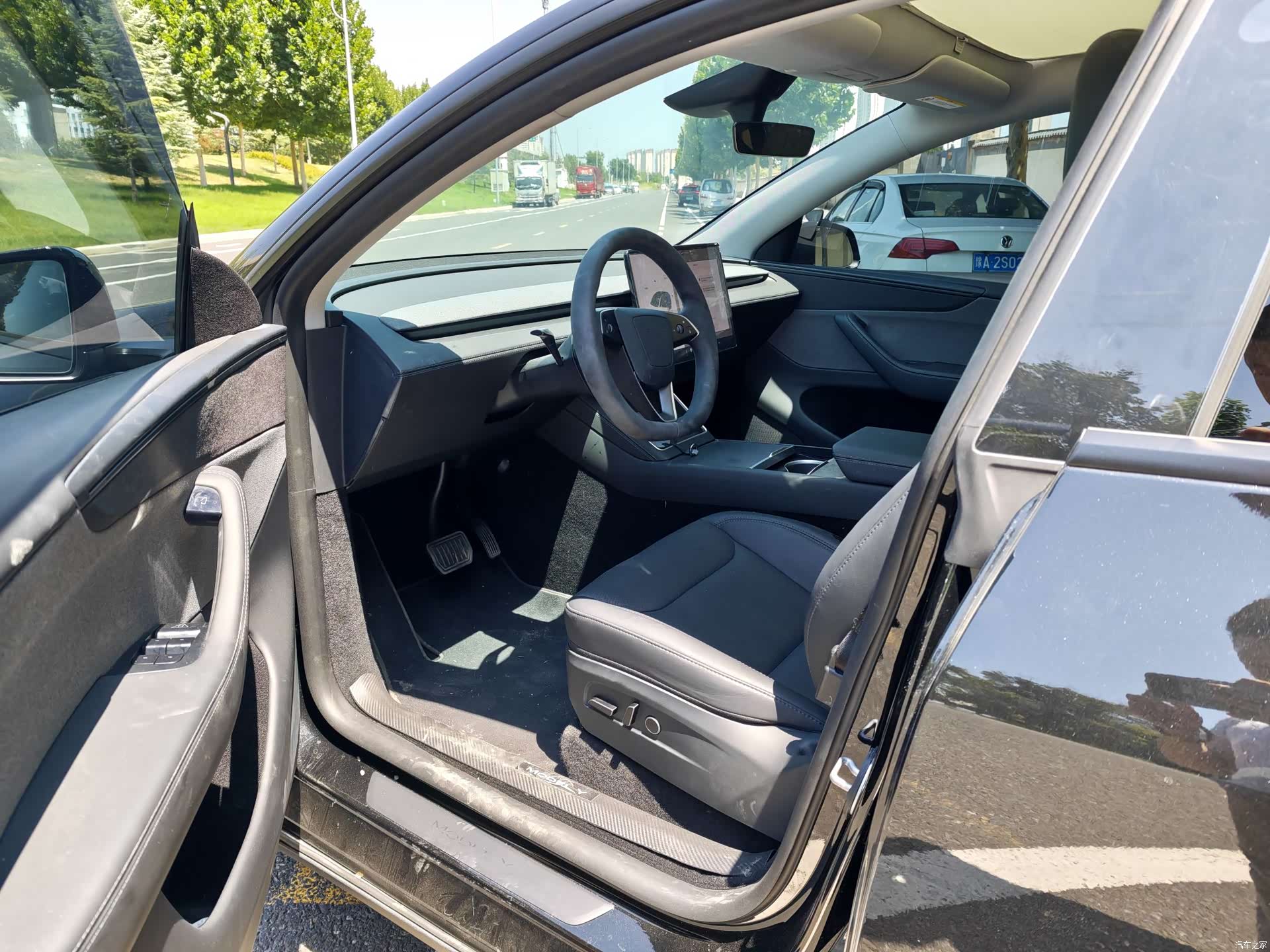 Tesla Model Y, 2025 6