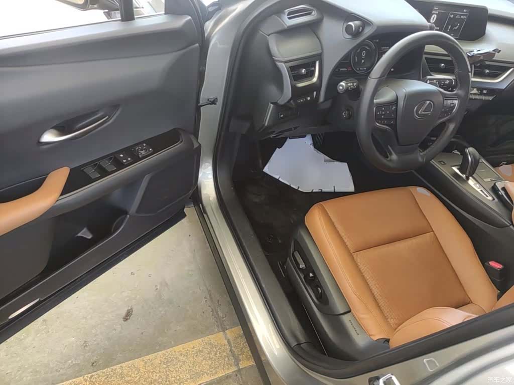 Lexus UX, 2021 16