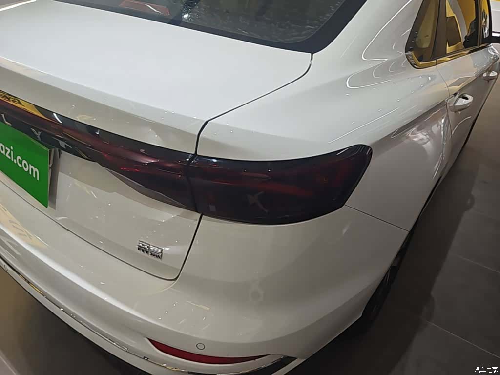 Geely Emgrand, 2022 8