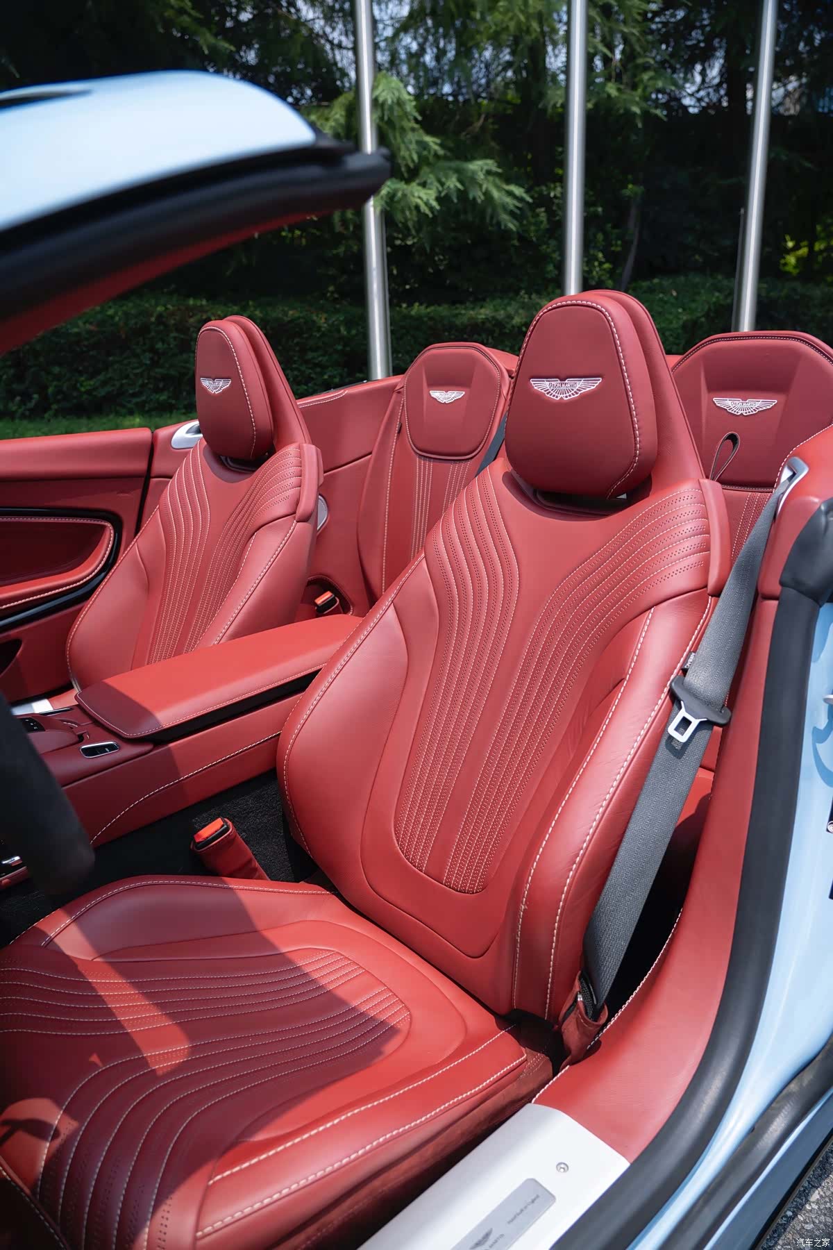 Aston Martin DB11, 2019 9