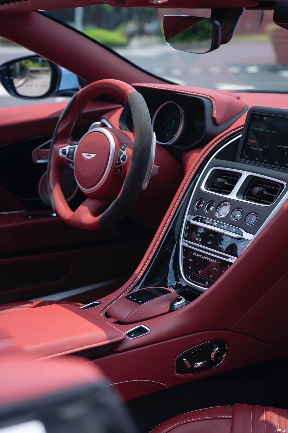Aston Martin DB11, 2019 18