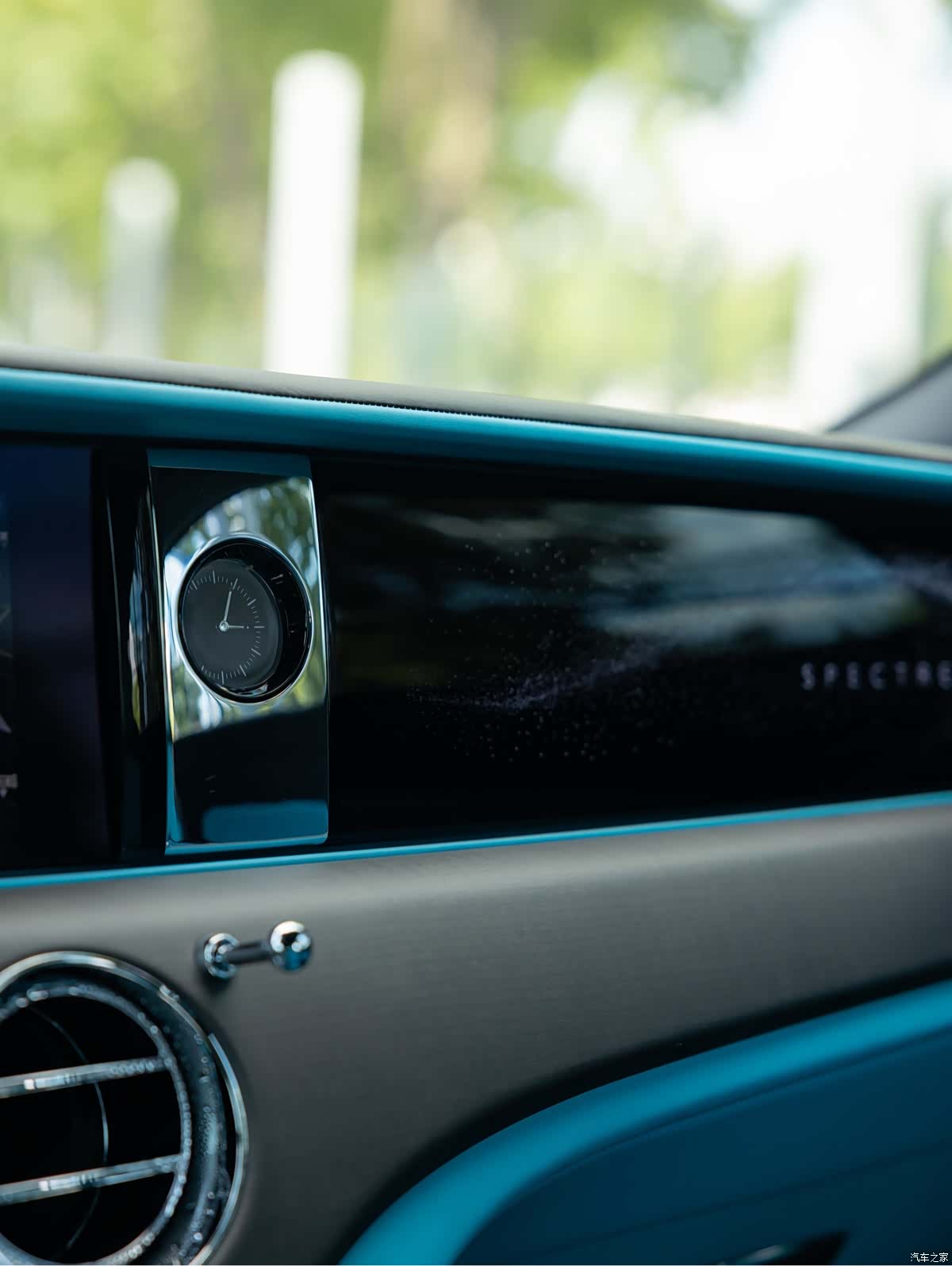 Rolls-Royce Spectre, 2024 15