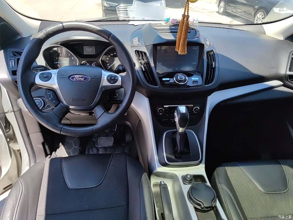 Ford Kuga, 2015 10