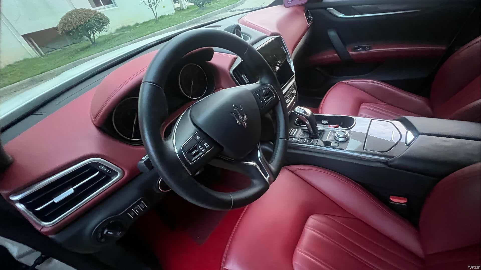 Maserati Ghibli, 2021 все фото