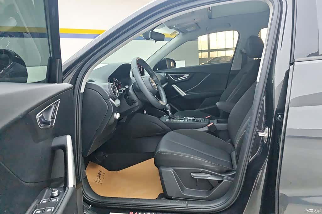 Audi Q2L, 2021 9