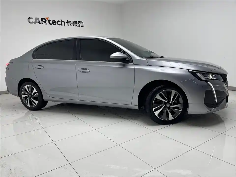 Peugeot 408